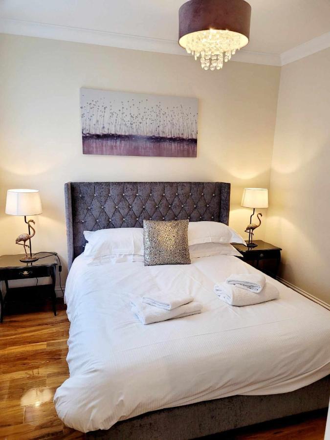Apartment 1 Exquisite Two King Bedroom With En Suites - Close To The Town Centre, Rail, Airport And Theatre 달링턴 외부 사진