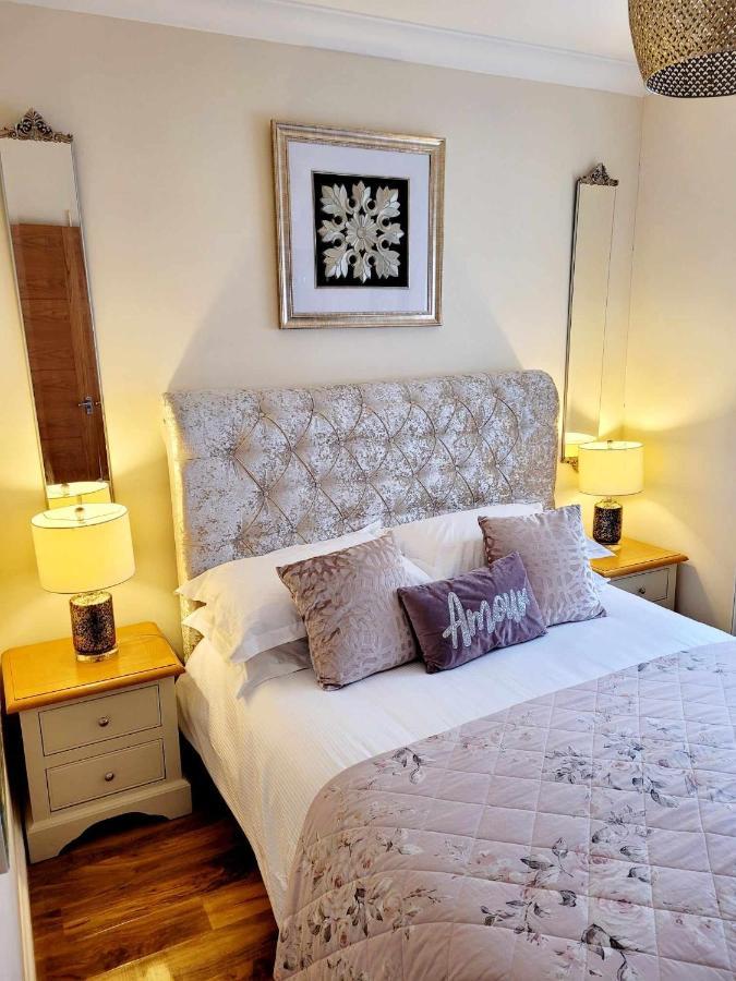 Apartment 1 Exquisite Two King Bedroom With En Suites - Close To The Town Centre, Rail, Airport And Theatre 달링턴 외부 사진